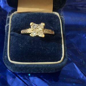 14-KT Gold Floral Cluster Diamond Engagement Women a Ring ( 7-1/2)
